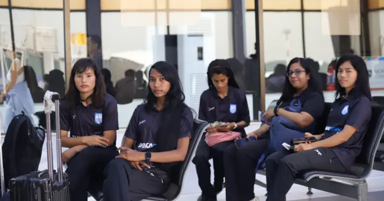 বাংলাদেশ নারী ফুটবল দলের একাংশ